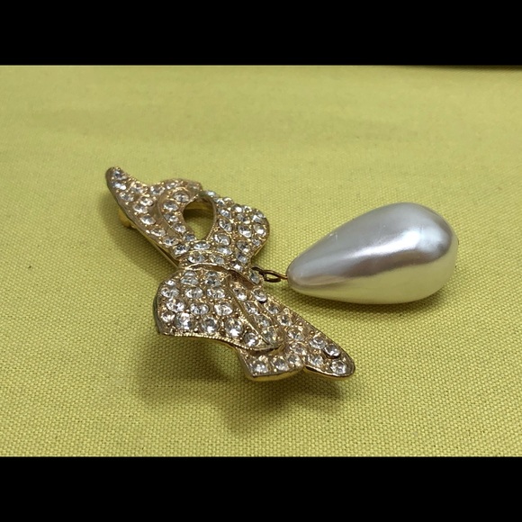 Vintage Brooch Rhinestone & Faux Pearl Drop - Picture 10 of 12